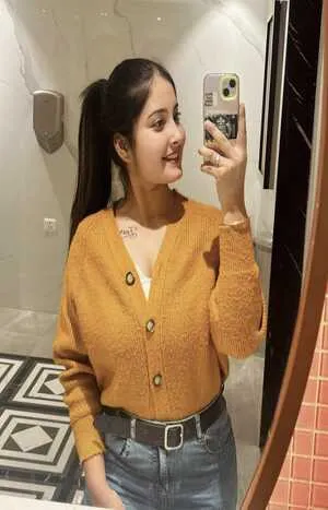 young call girl in Lutyens